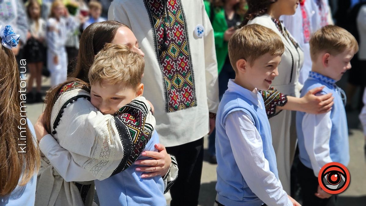 Щемливий останній дзвоник у Коломийському ліцею №9 | ФОТО, ВІДЕО 20