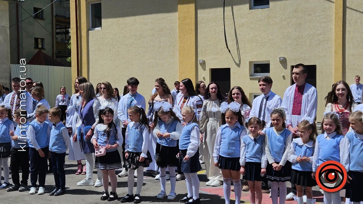 Щемливий останній дзвоник у Коломийському ліцею №9 | ФОТО, ВІДЕО 21