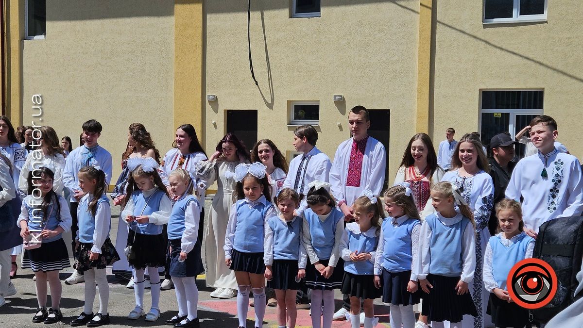 Щемливий останній дзвоник у Коломийському ліцею №9 | ФОТО, ВІДЕО 24