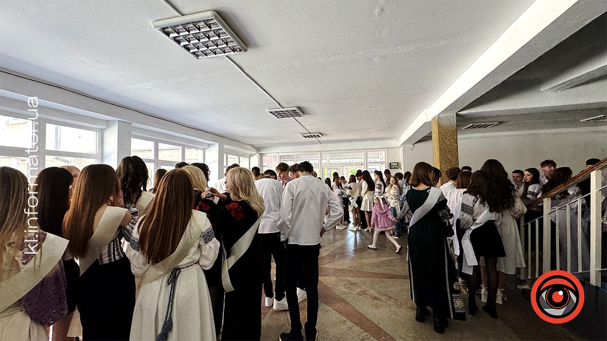 І дзвоник востаннє продзвенів... Як пройшла урочиста лінійка у ліцеї №4 2