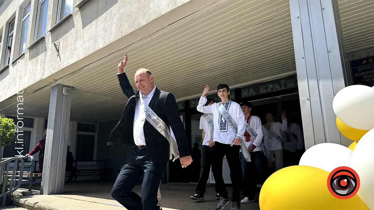 І дзвоник востаннє продзвенів... Як пройшла урочиста лінійка у ліцеї №4 6