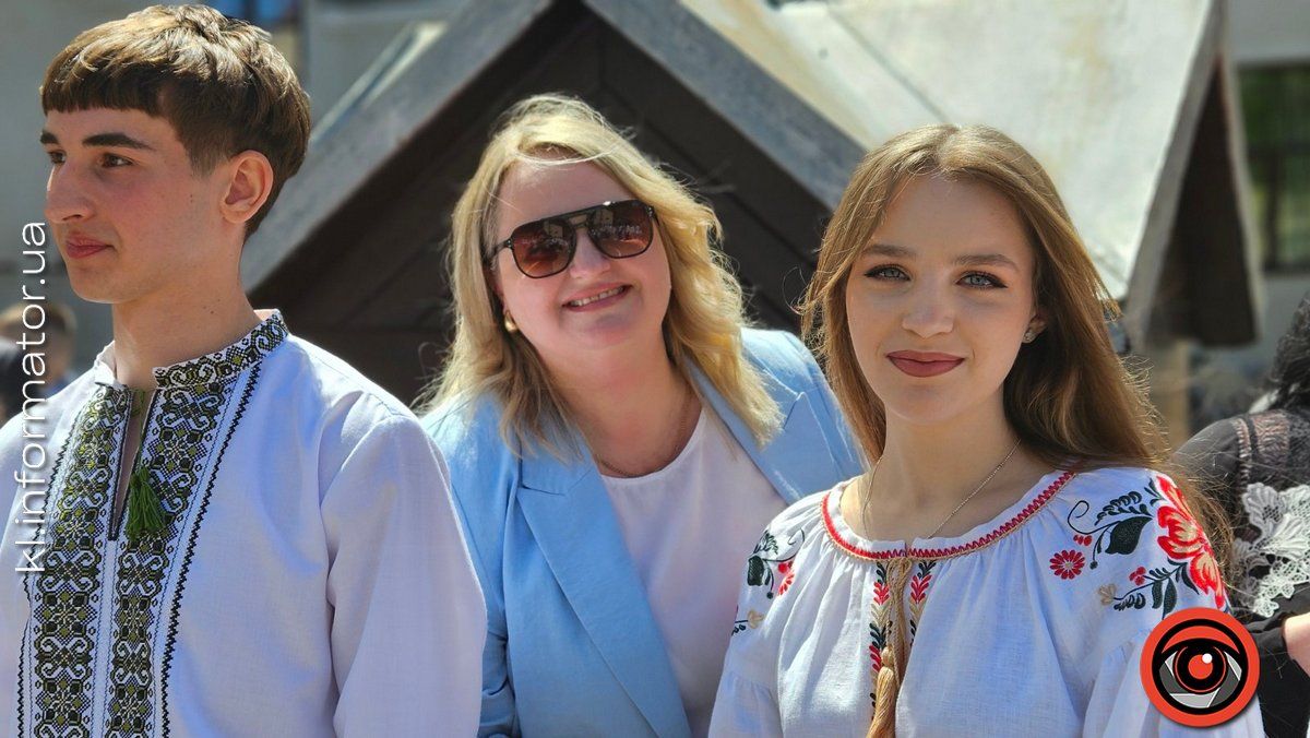 Щемливий останній дзвоник у Коломийському ліцею №9 | ФОТО, ВІДЕО 25