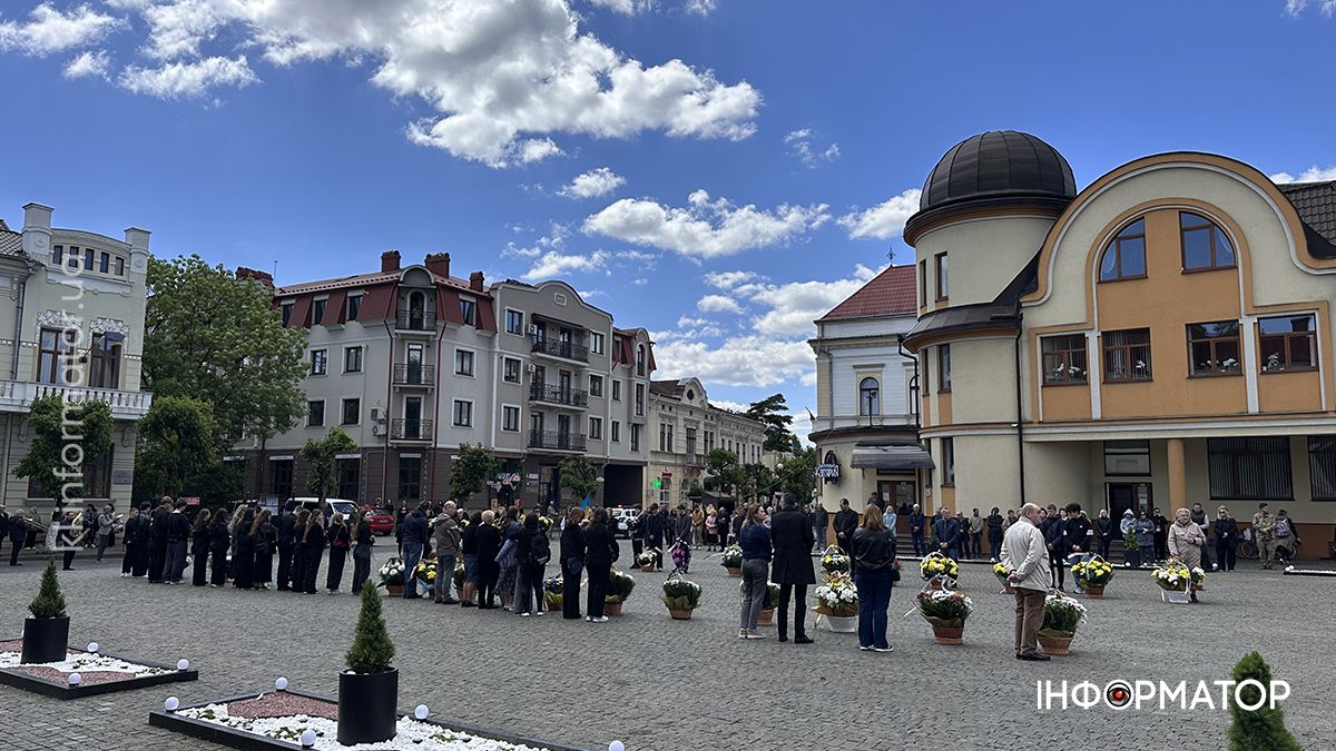 У Коломиї попрощались із загиблим Героєм Володимиром Шевагою 1