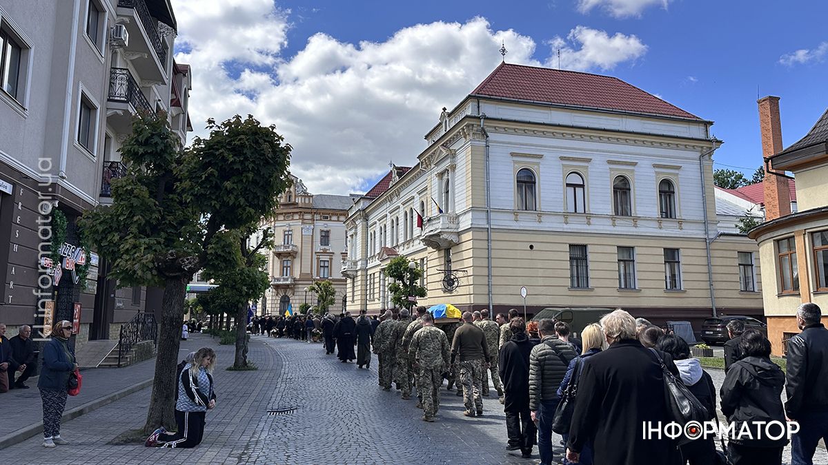 У Коломиї попрощались із загиблим Героєм Володимиром Шевагою 4