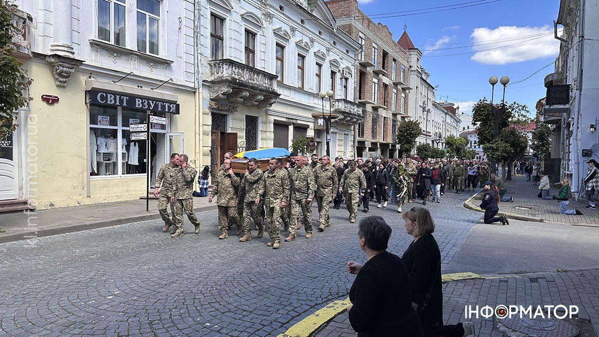 У Коломиї попрощались із загиблим Героєм Володимиром Шевагою 5