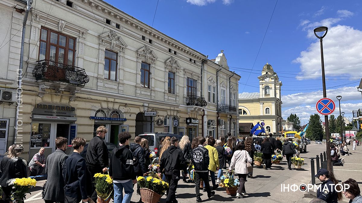 У Коломиї попрощались із загиблим Героєм Володимиром Шевагою 7