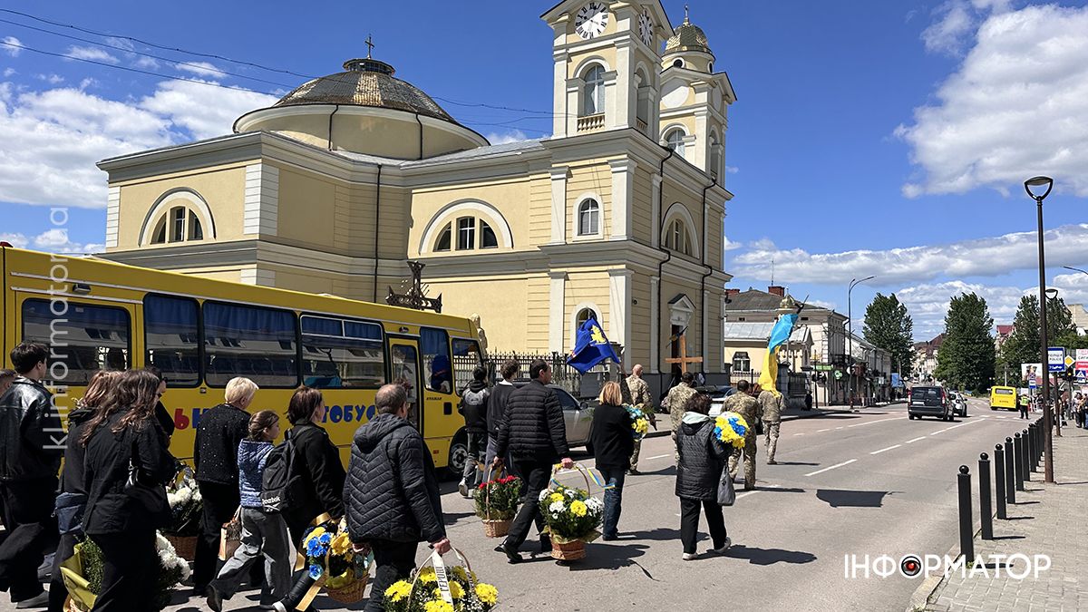 У Коломиї попрощались із загиблим Героєм Володимиром Шевагою 8