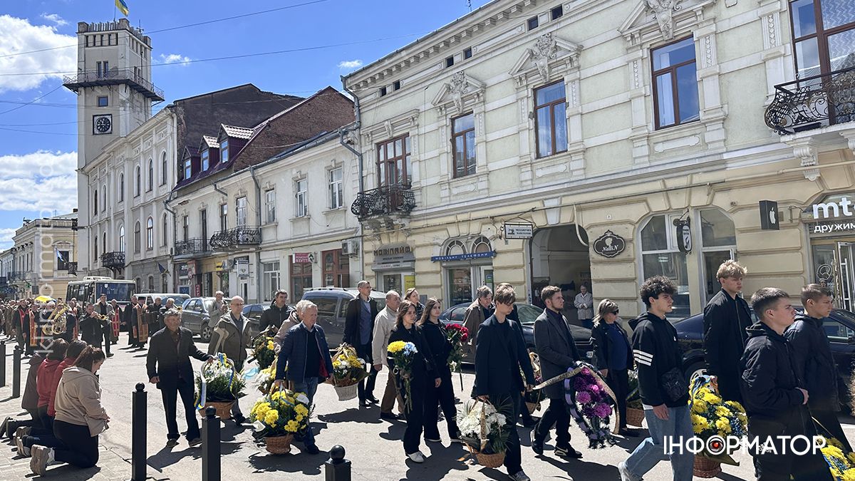 У Коломиї попрощались із загиблим Героєм Володимиром Шевагою 10