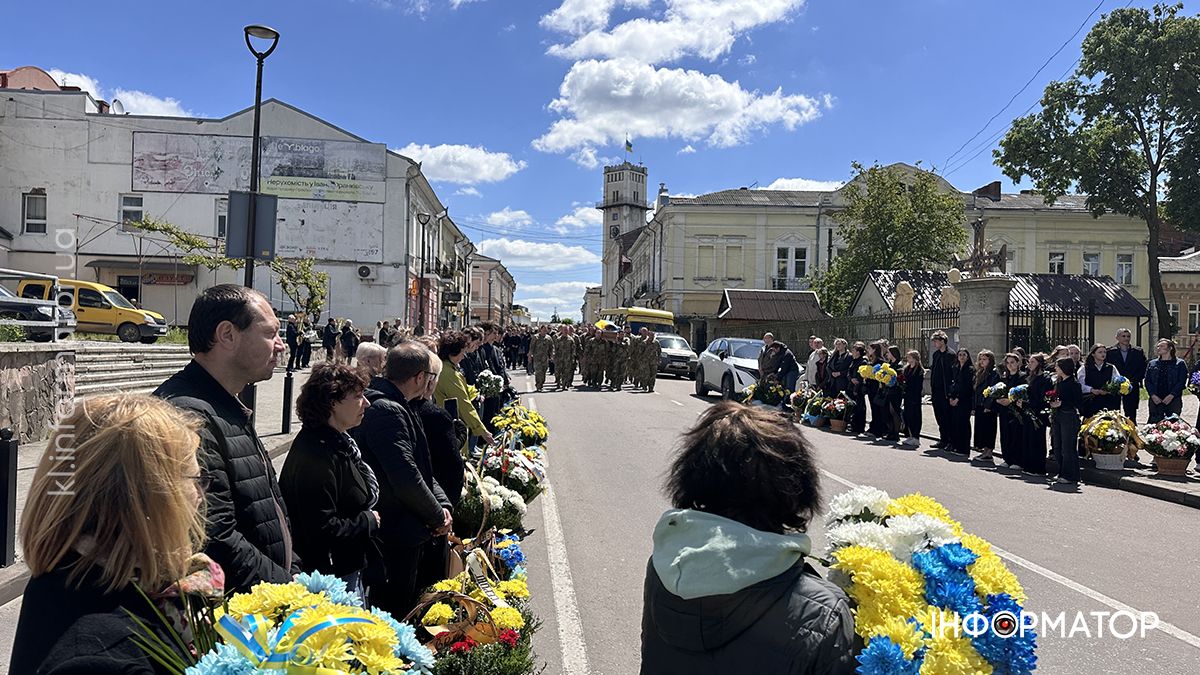 У Коломиї попрощались із загиблим Героєм Володимиром Шевагою 13