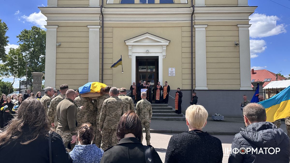 У Коломиї попрощались із загиблим Героєм Володимиром Шевагою 14