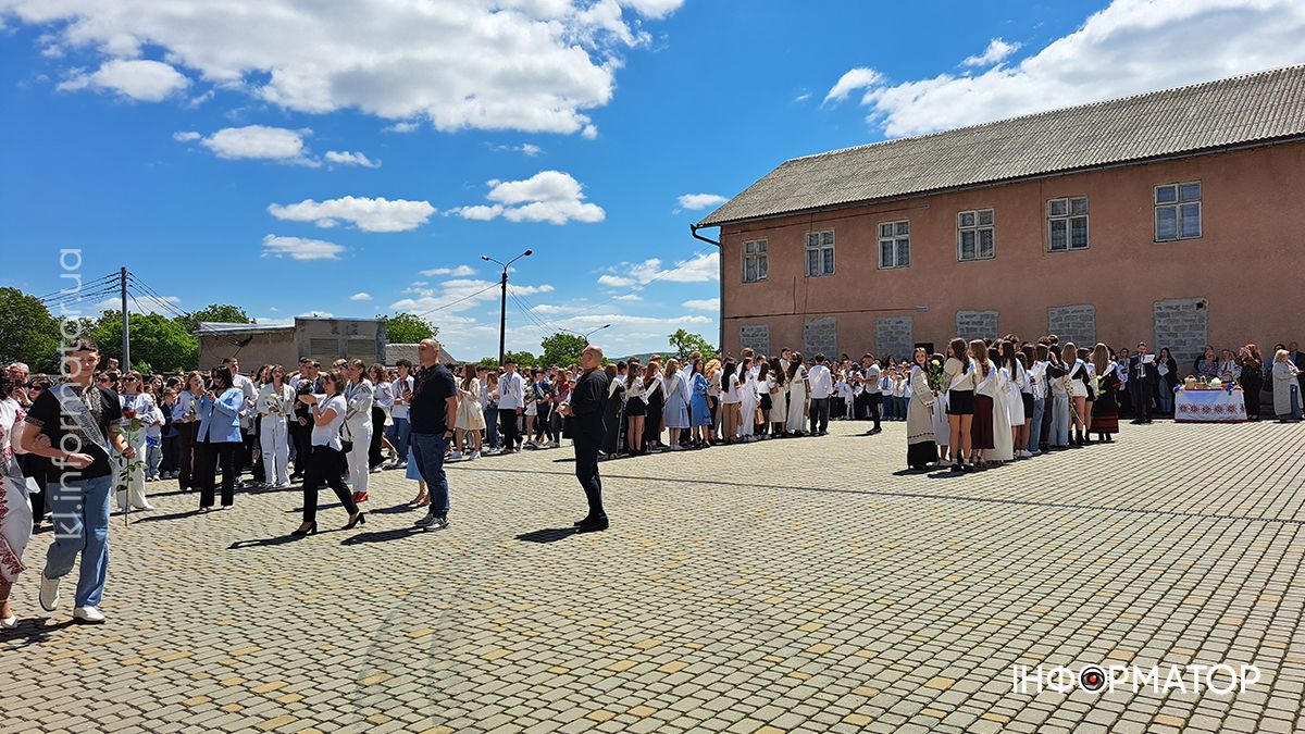 Останній дзвоник: сльози, усмішки і прощання з дитинством у Коломийському ліцеї №1 8