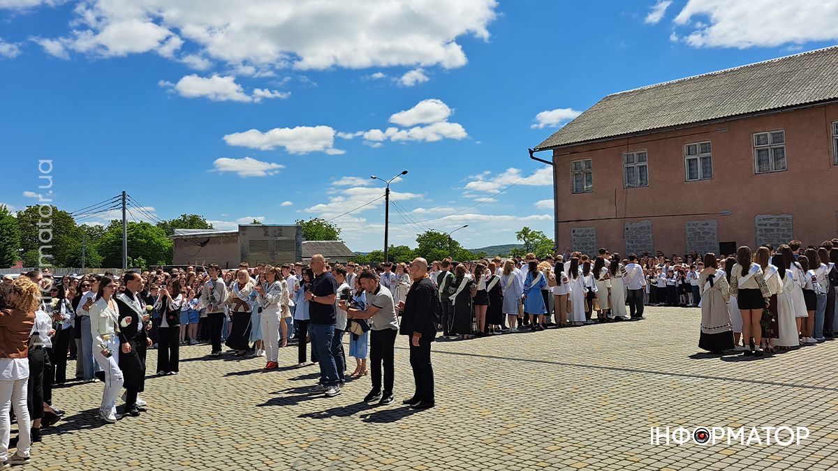 Останній дзвоник: сльози, усмішки і прощання з дитинством у Коломийському ліцеї №1 7