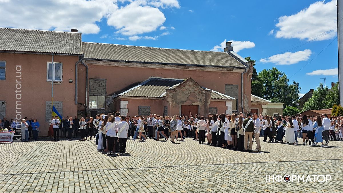Останній дзвоник: сльози, усмішки і прощання з дитинством у Коломийському ліцеї №1 6