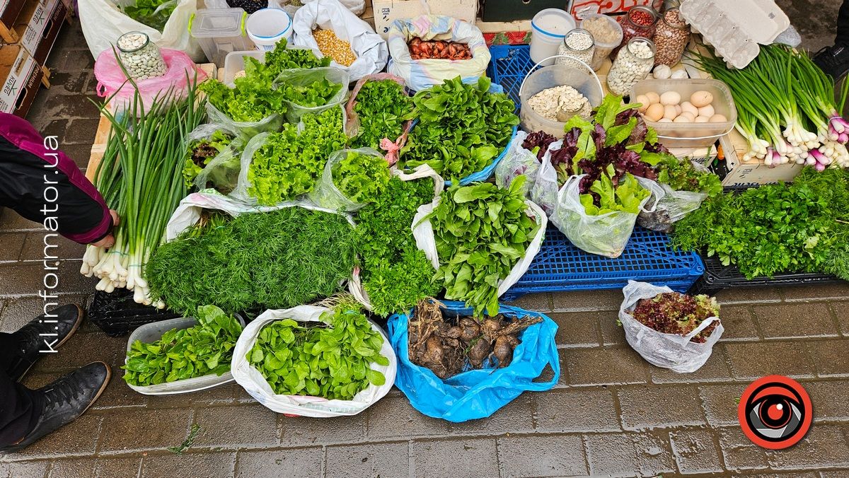 Які ціни на полуницю, овочі й зелень на коломийському базарі 1