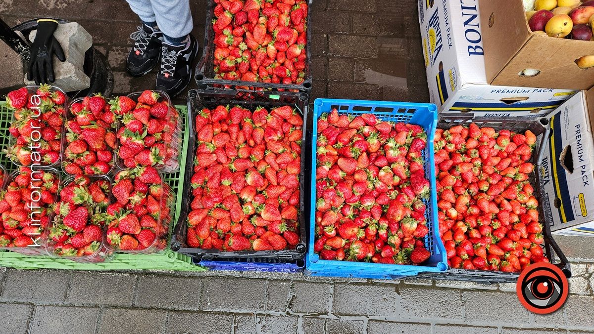 Які ціни на полуницю, овочі й зелень на коломийському базарі 4