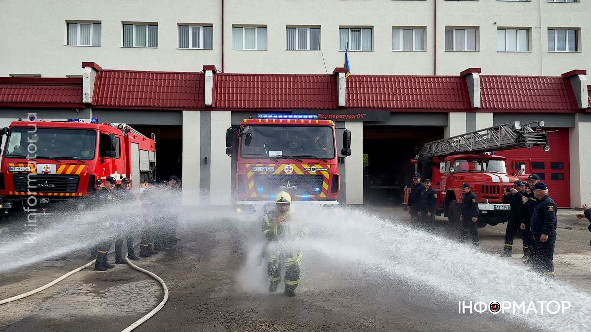 27 років відданої служби: коломийські рятувальники провели на пенсію ще одного колегу