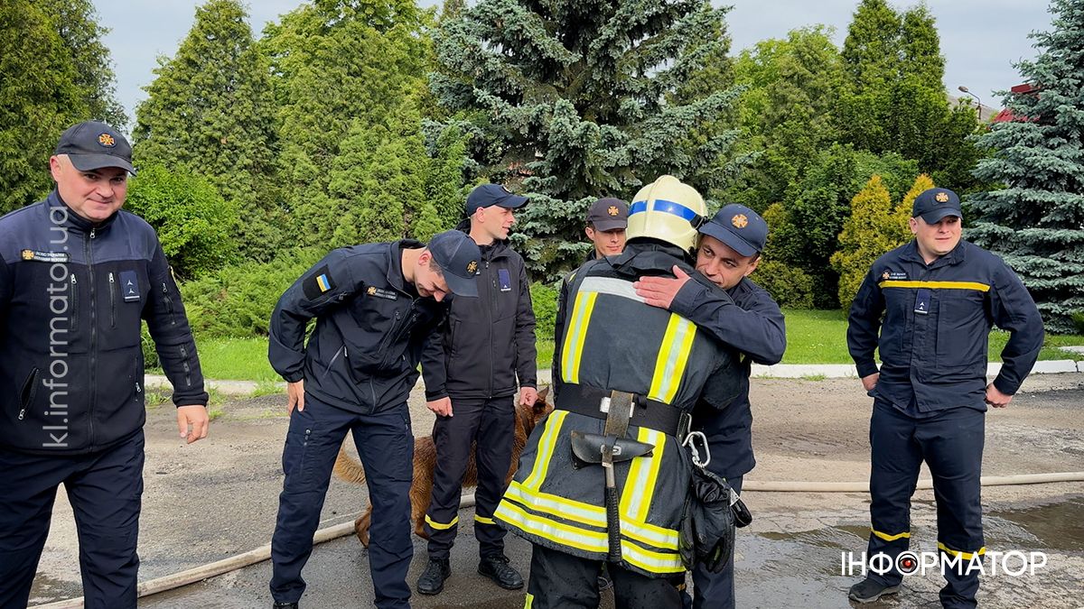 27 років відданої служби: коломийські рятувальники провели на пенсію ще одного колегу 4