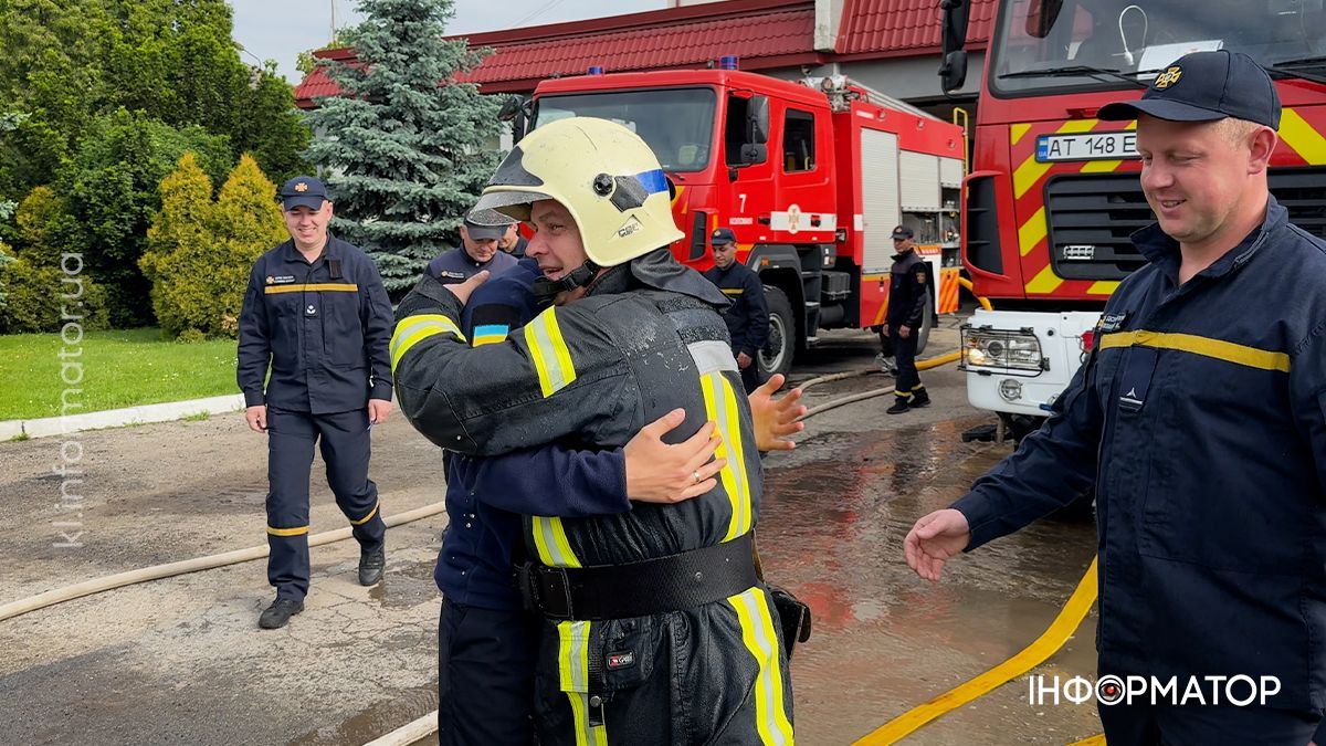 27 років відданої служби: коломийські рятувальники провели на пенсію ще одного колегу 3