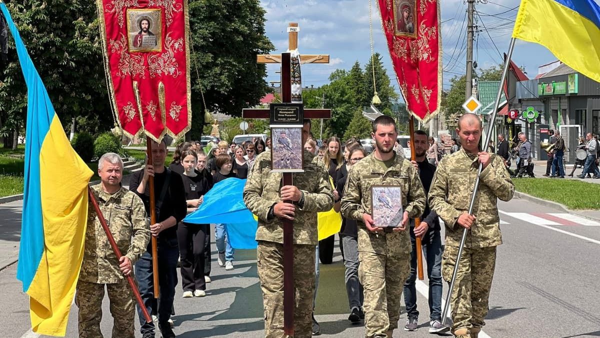 В Отинійській громаді попрощались з полеглим воїном Назаром Малецьким