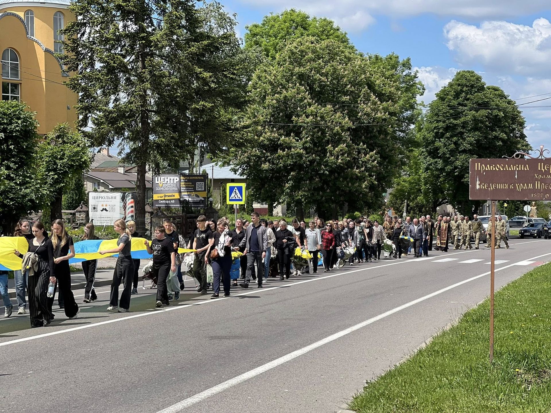 В Отинійській громаді попрощались з полеглим воїном Назаром Малецьким 2