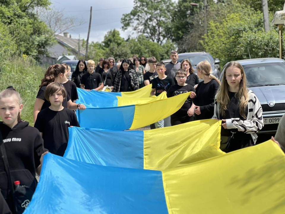 В Отинійській громаді попрощались з полеглим воїном Назаром Малецьким 6