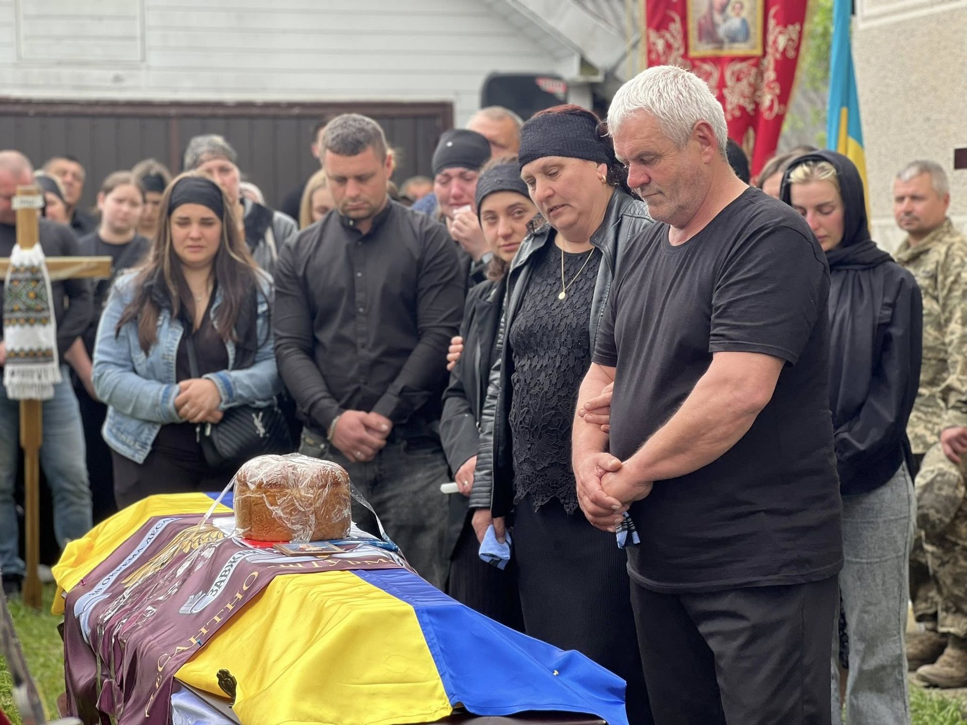 В Отинійській громаді попрощались з полеглим воїном Назаром Малецьким 8