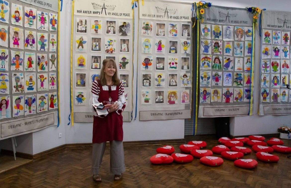 У Національному музеї відкрили виставку “10 000 ангелів – дитячий гобелен "Голос за мир"