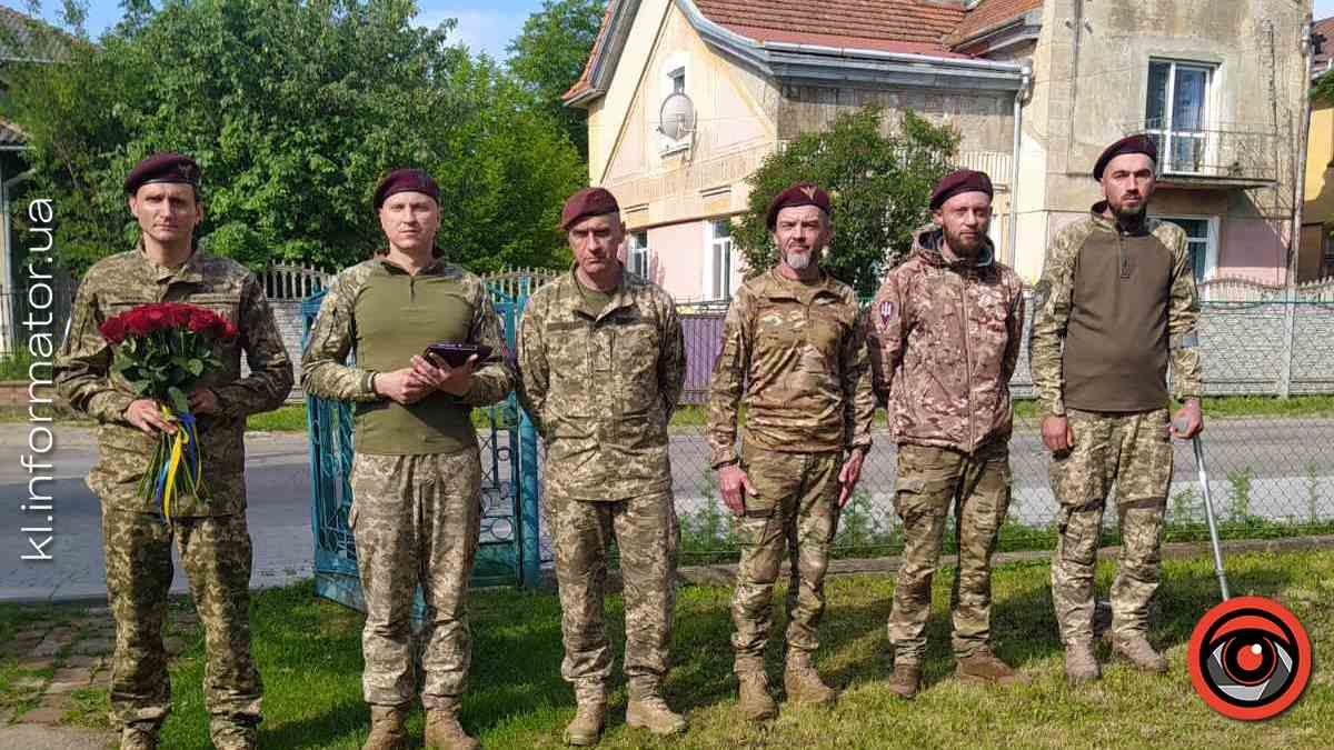 Побратими першого захиблого захисника з Коломийщини Тараса Сенюка з'їхалися до Коломиї на панахиду 1