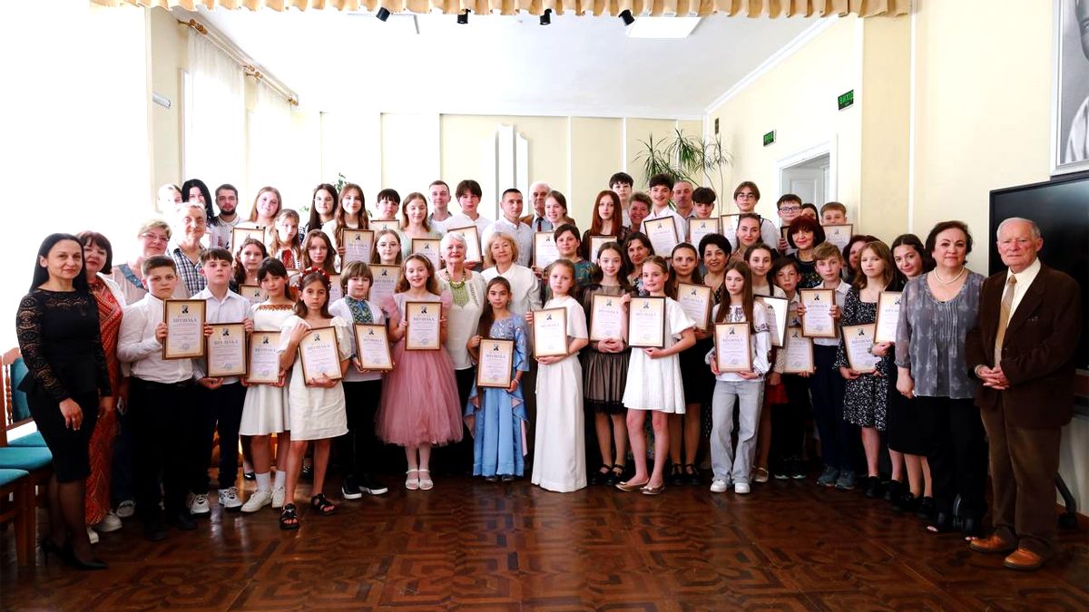Кращі учні Коломийської дитячої музичної школи №1 отримали відзнаки