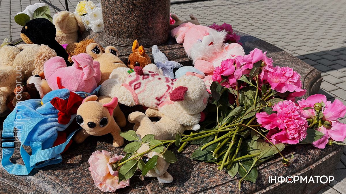 Акція памʼяті “Голоси дітей – невинних жертв війни” відбулася на площі перед Музеєм писанкового розпису