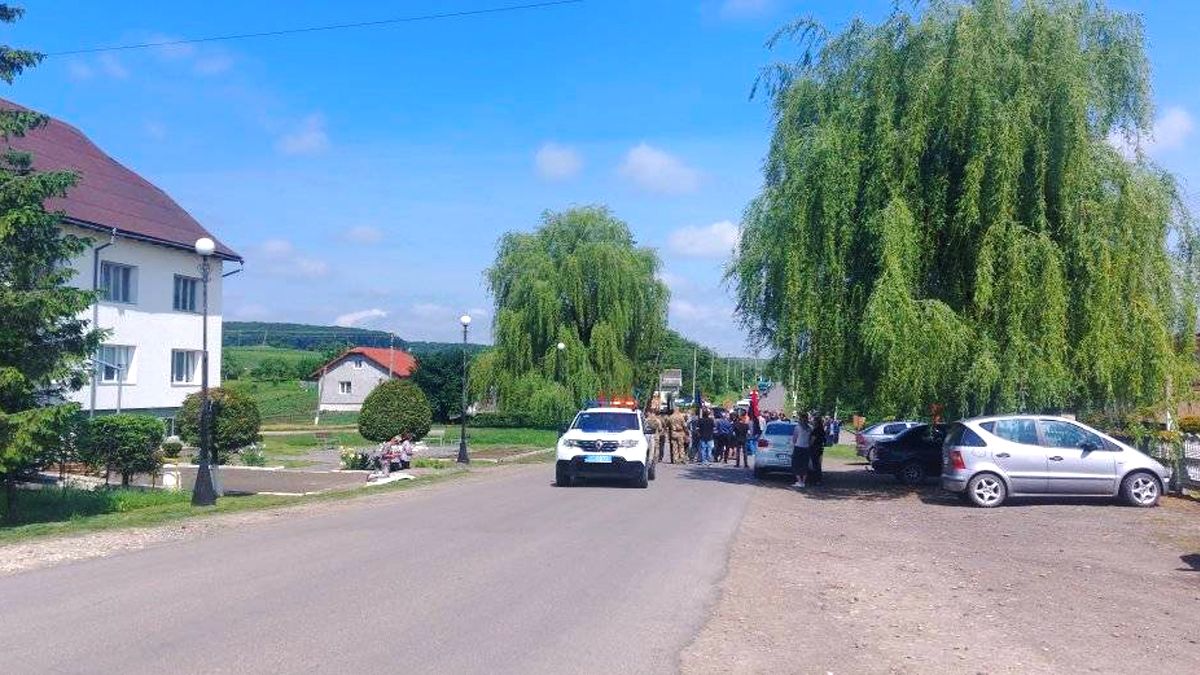 На Коломийщині в останню дорогу провели воїна Романа Ясінчука 2