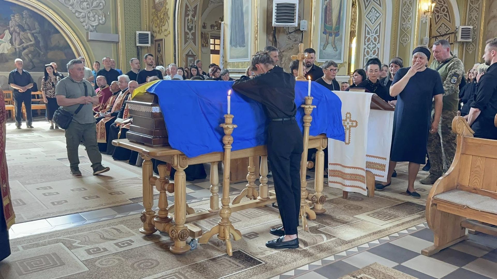 На Надвірнянщині назавжди попрощались із загиблим захисником Сергієм Григоруком 13