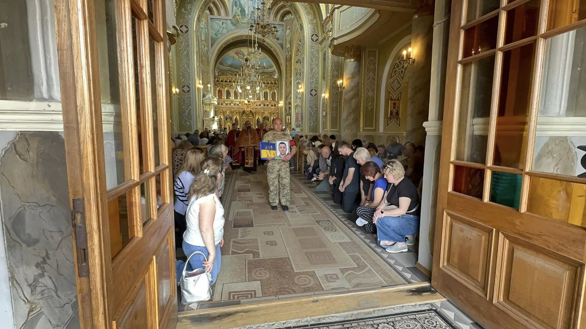 На Надвірнянщині назавжди попрощались із загиблим захисником Сергієм Григоруком 9