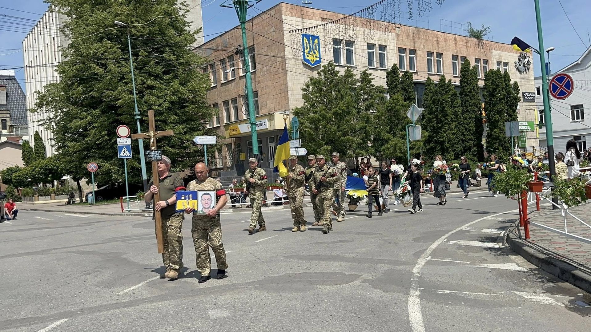На Надвірнянщині назавжди попрощались із загиблим захисником Сергієм Григоруком 6