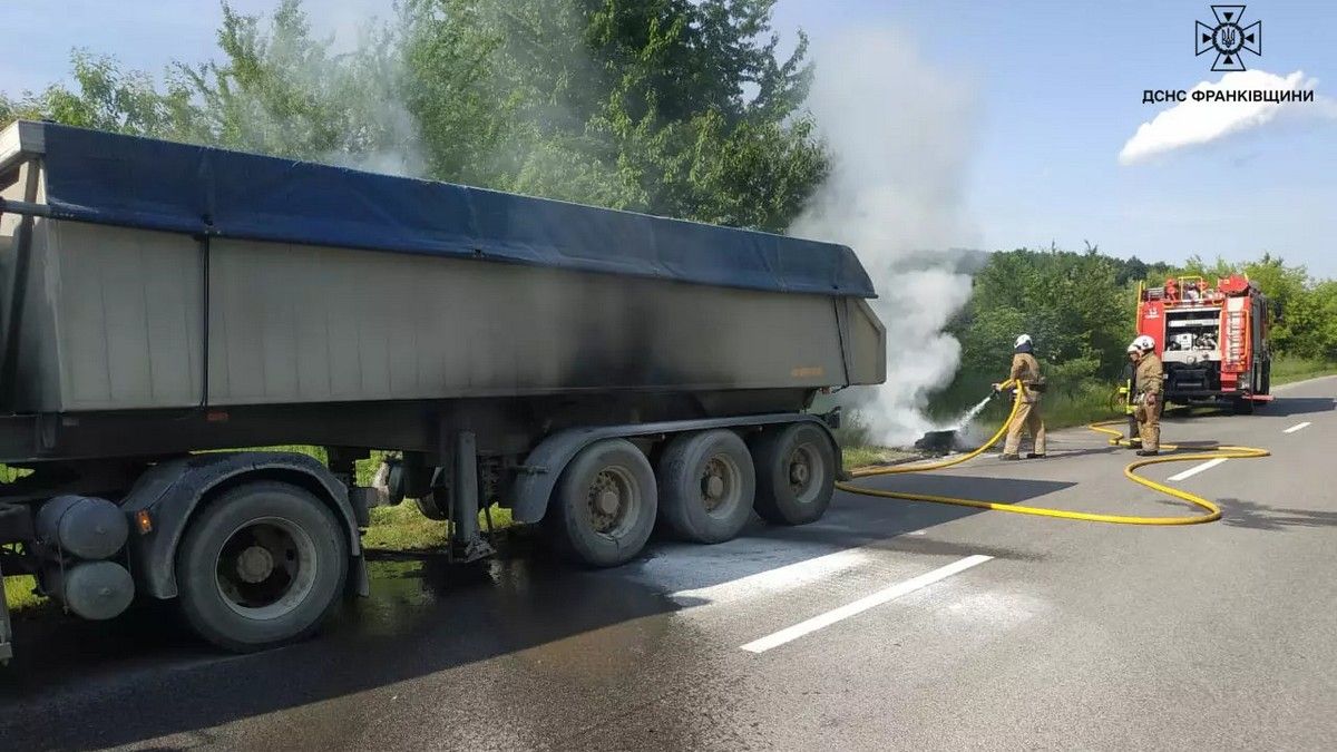 Вантажний автомобіль загорівся на Коломийщині