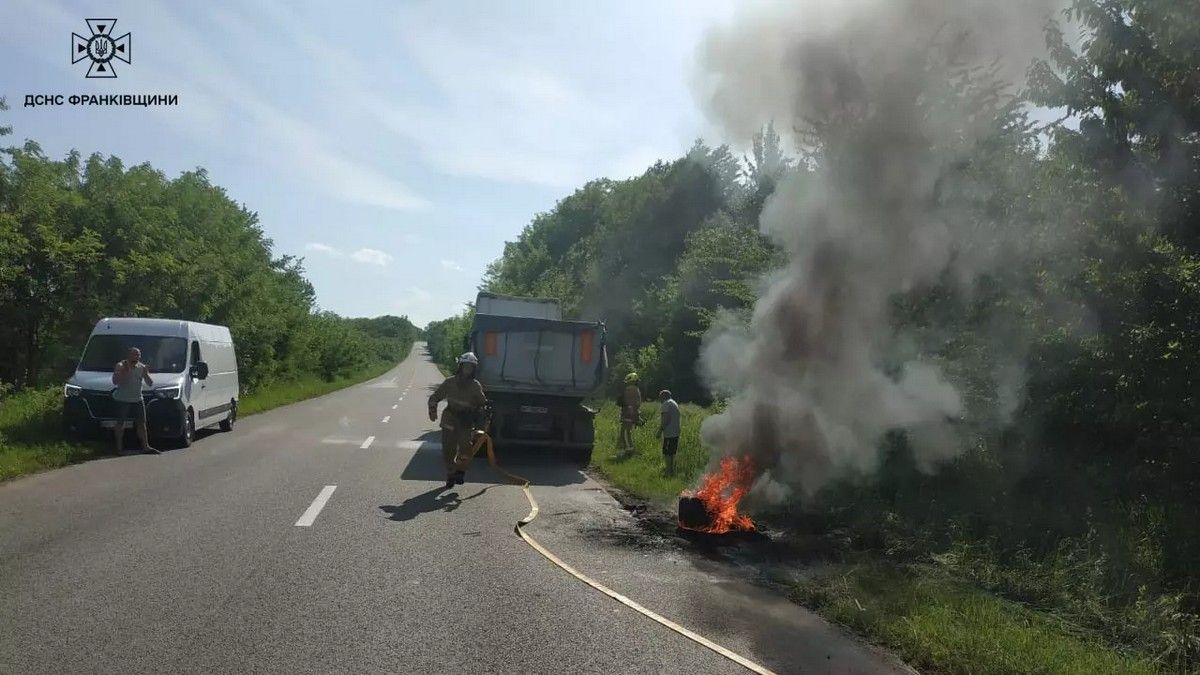 Вантажний автомобіль загорівся на Коломийщині 1