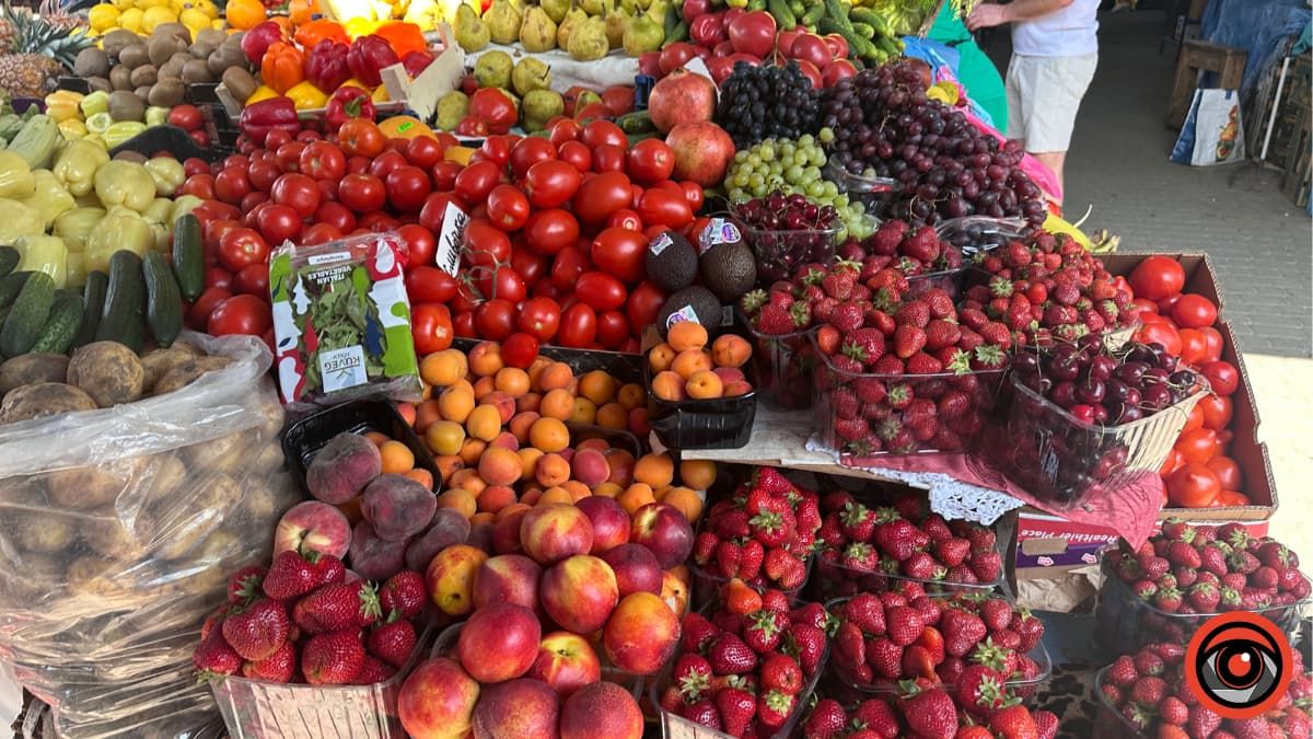 Захмарні ціни на сезонні фрукти: скільки у Коломиї коштують абрикоси, персики та черешні 9