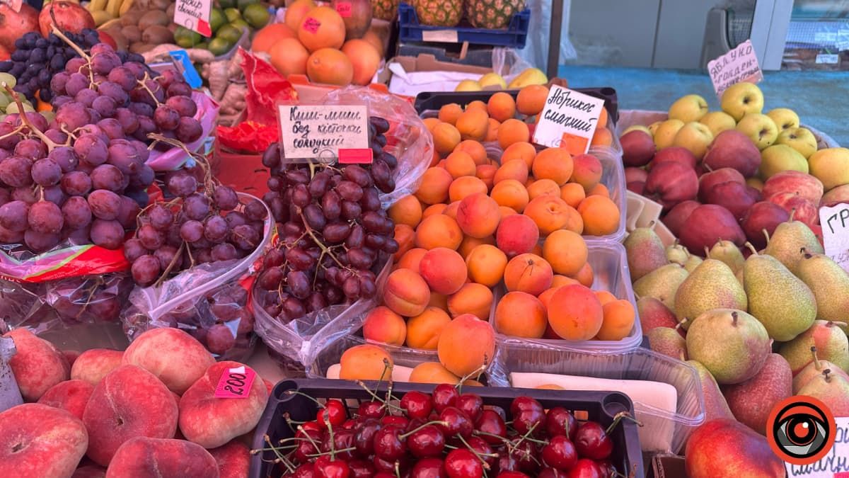 Захмарні ціни на сезонні фрукти: скільки у Коломиї коштують абрикоси, персики та черешні 3