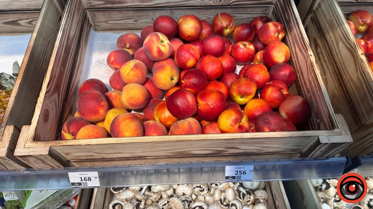 Захмарні ціни на сезонні фрукти: скільки у Коломиї коштують абрикоси, персики та черешні 7