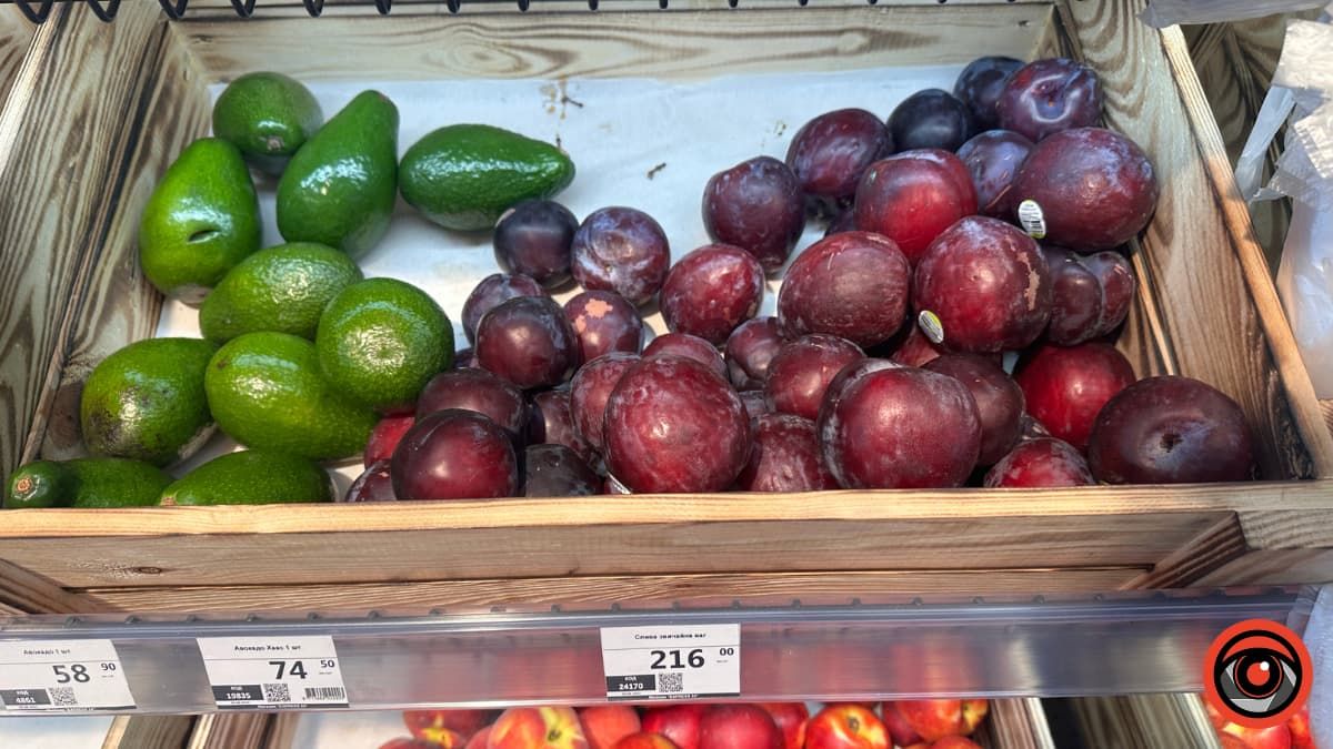 Захмарні ціни на сезонні фрукти: скільки у Коломиї коштують абрикоси, персики та черешні 8