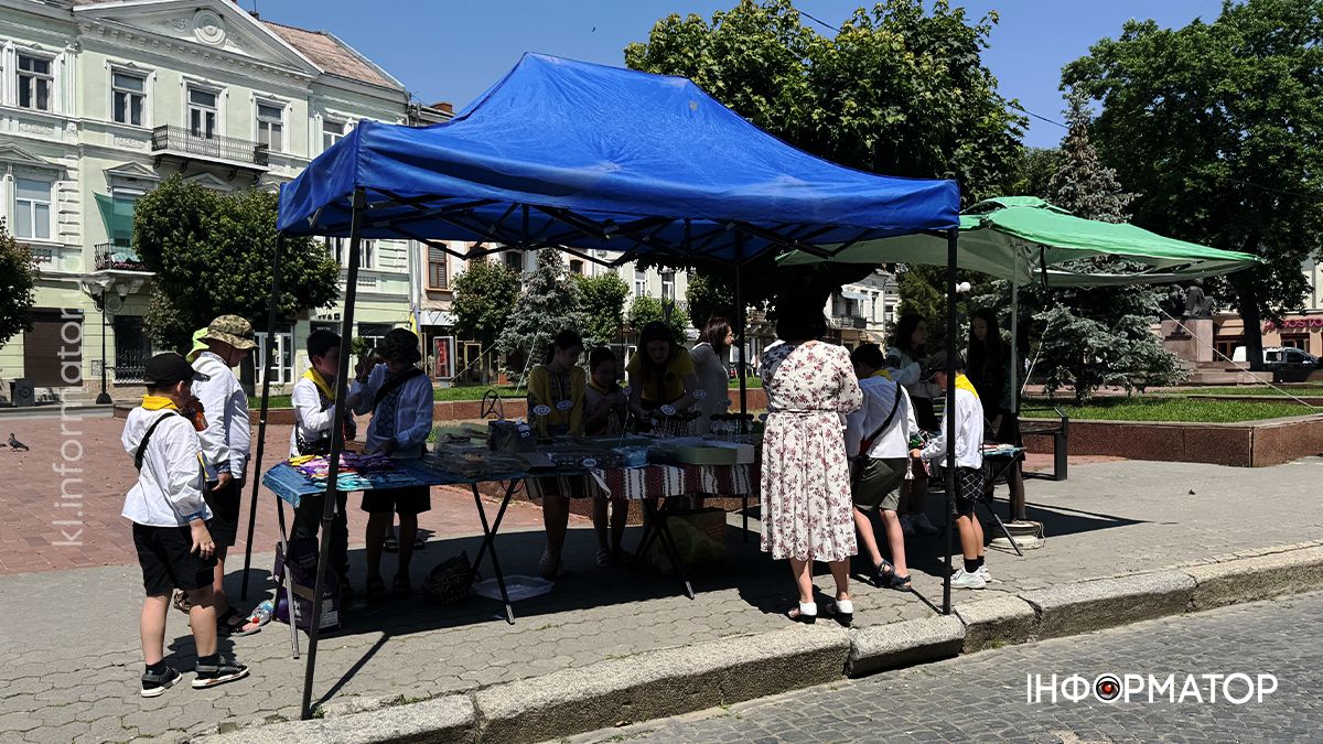 Коломийські пластуни зібрали понад 20 тис грн для потреб ЗСУ на благодійному ярмарку 8