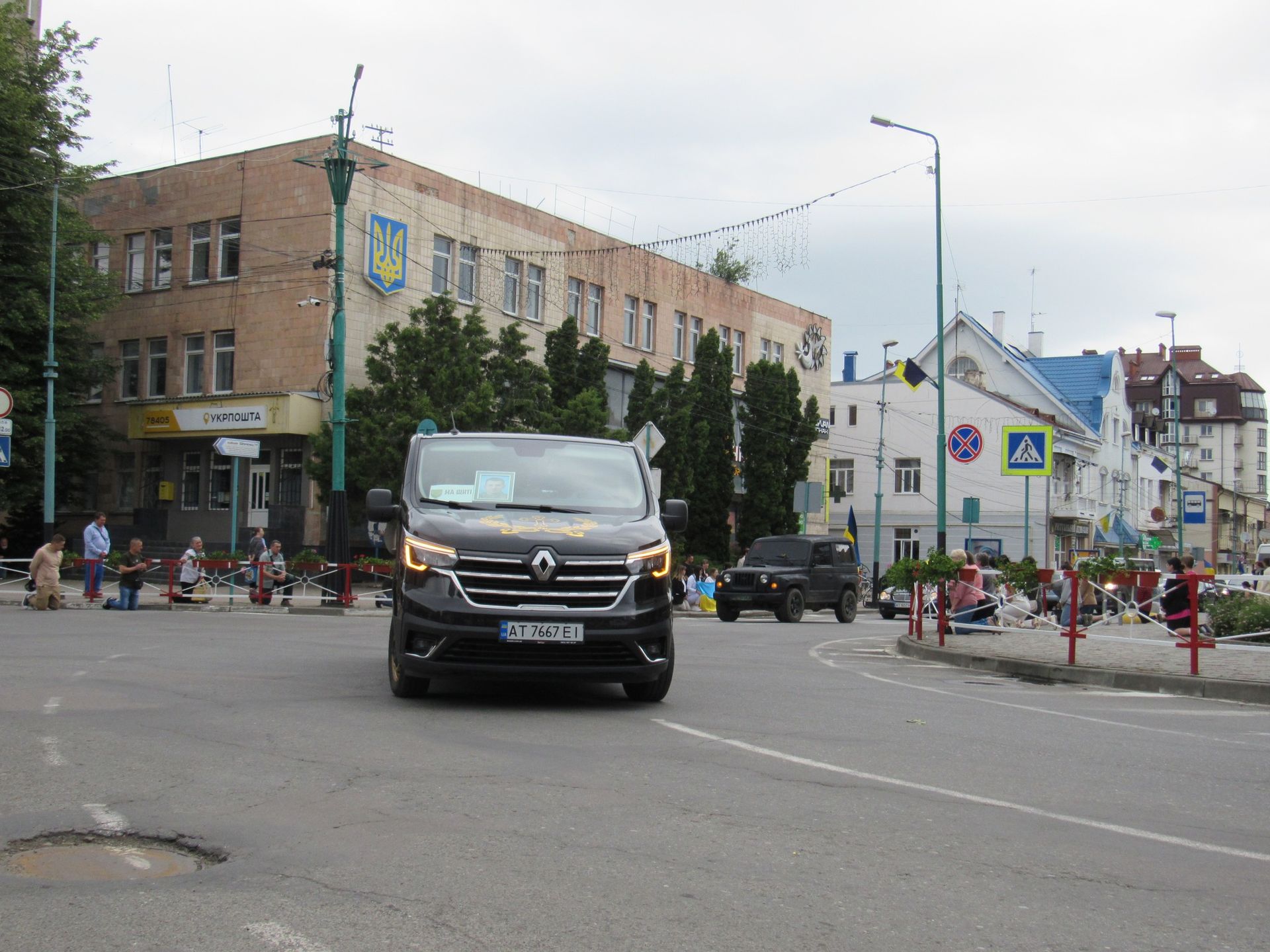 На Надвірнянщину назавжди повернувся загиблий воїн Василь Лютан 3