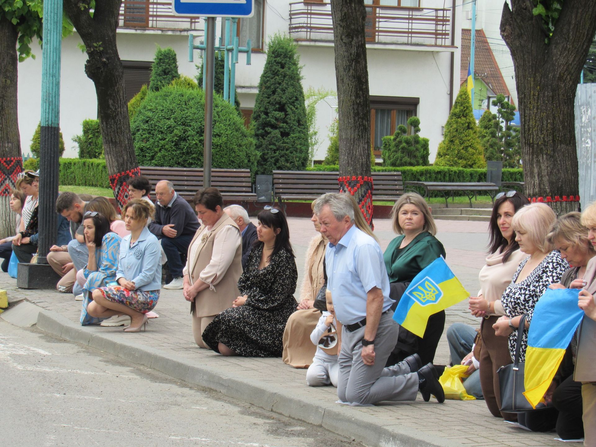 На Надвірнянщину назавжди повернувся загиблий воїн Василь Лютан 4