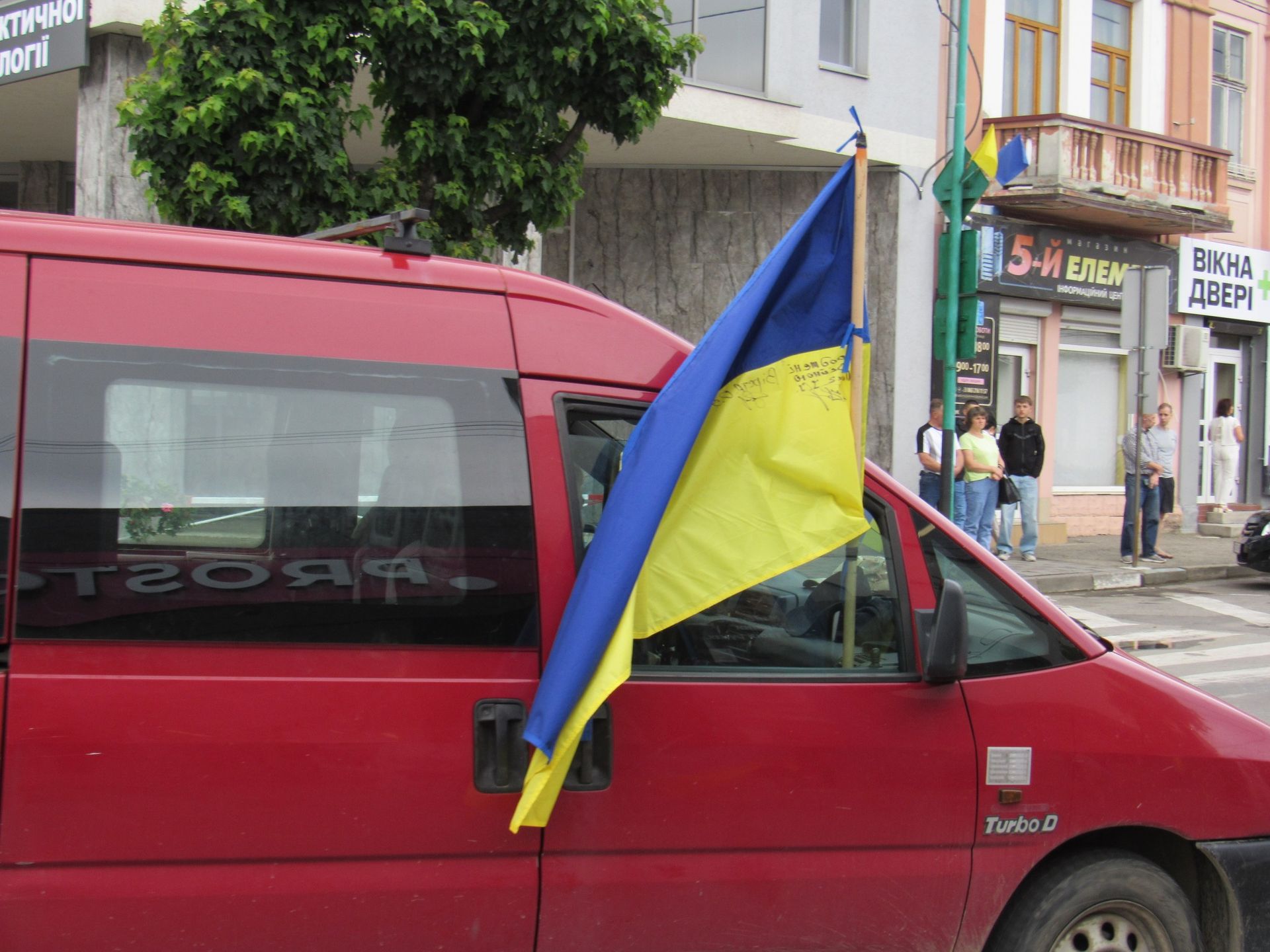 На Надвірнянщину назавжди повернувся загиблий воїн Василь Лютан 1
