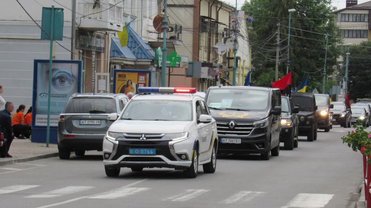 На Надвірнянщину назавжди повернувся загиблий воїн Василь Лютан