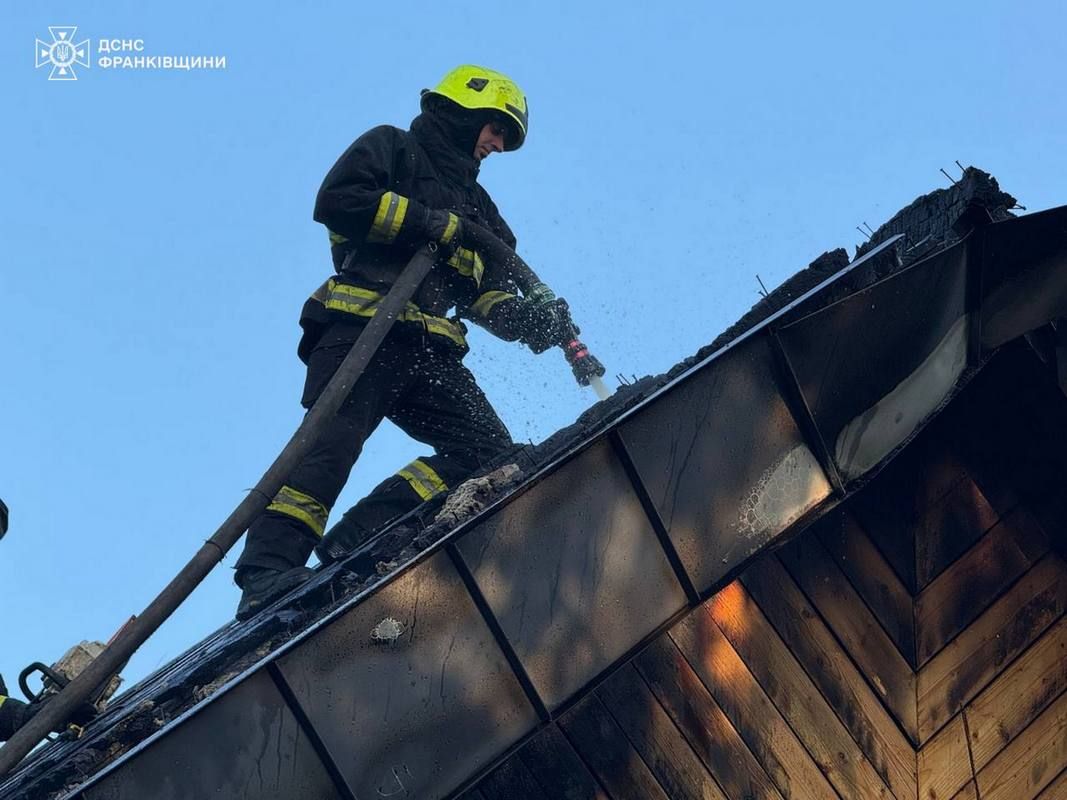 Пожежа у Яблуниці: горіла двоповерхова будівля 1