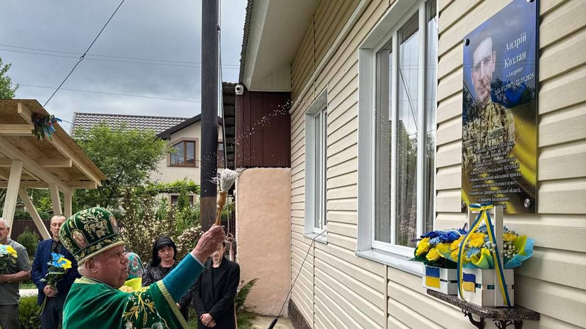 У Шешорах відкрили меморіальну дошку захиснику Андрію Козлану 8