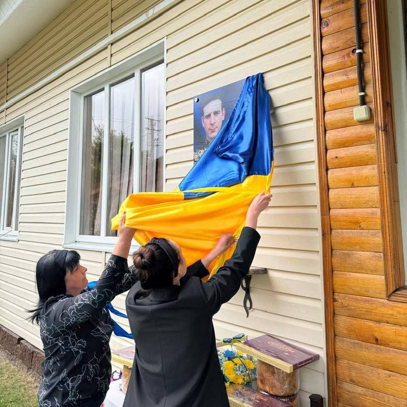 У Шешорах відкрили меморіальну дошку захиснику Андрію Козлану 1