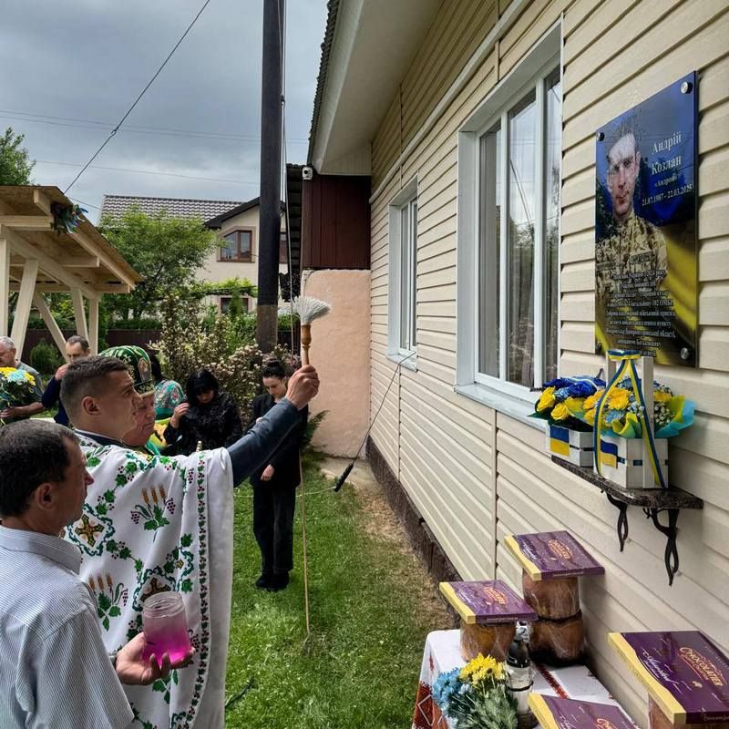 У Шешорах відкрили меморіальну дошку захиснику Андрію Козлану 7