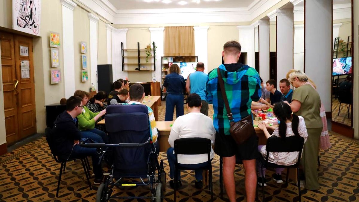 У Коломиї пройшов майстер-клас з виготовлення ікебани з використаних матеріалів 1